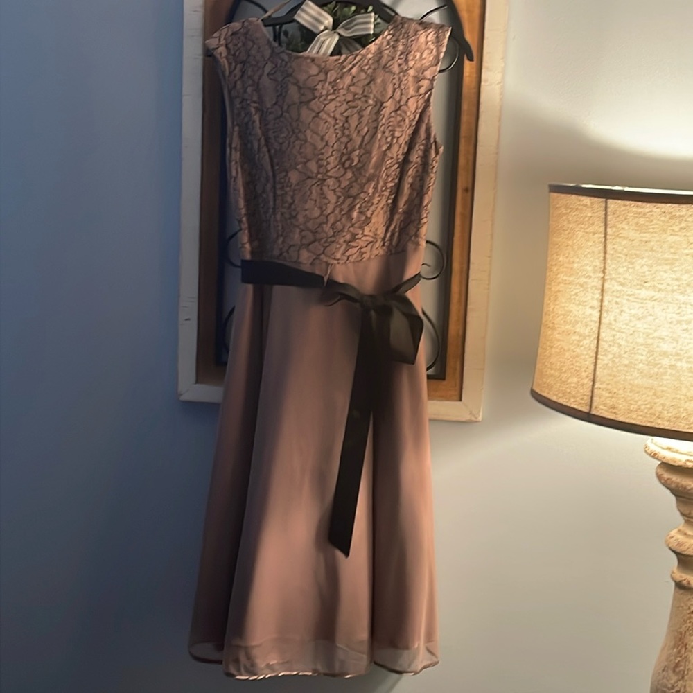 Dress barn Size 8 beige and black dress